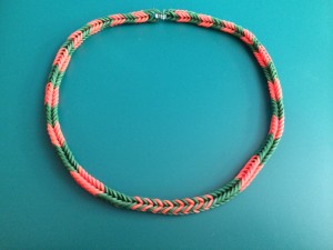 Rubber Band Jewelry a simple patterned necklace